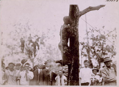 Large crowd looking at the burned body of Jesse Washington, 18 year-old African-American, lynched in Waco, Texas, May 15, 1916. (Library of Congress)
